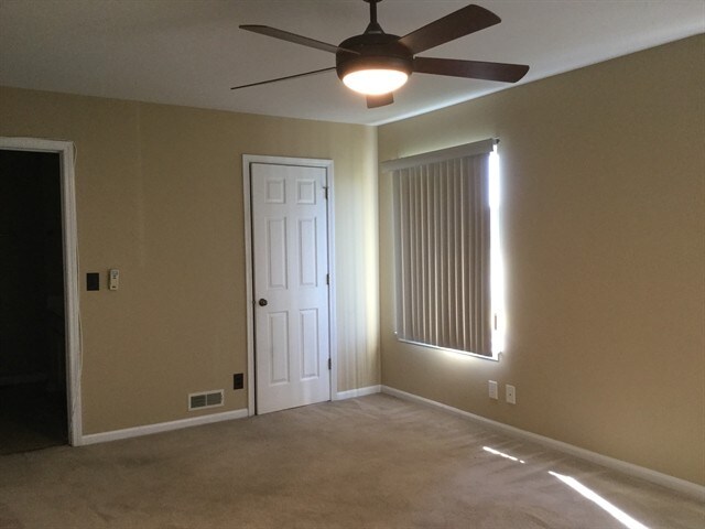 Building Photo - 13817 S Petersburg Dr