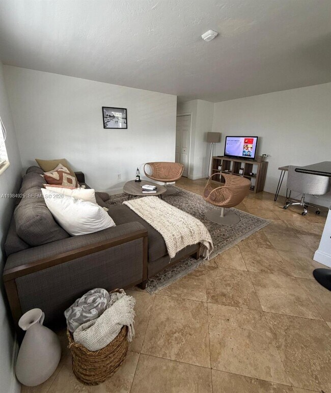 Building Photo - 2185 NE 123rd St