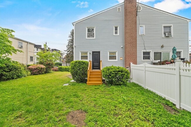 Building Photo - 129 Drake Ave