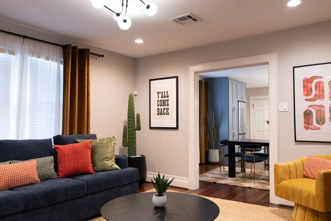 Building Photo - 725 Peddie St