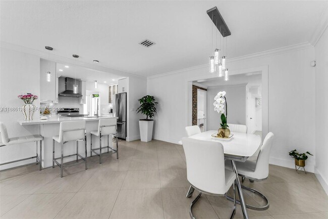 Building Photo - 4301 SW 85th Ave