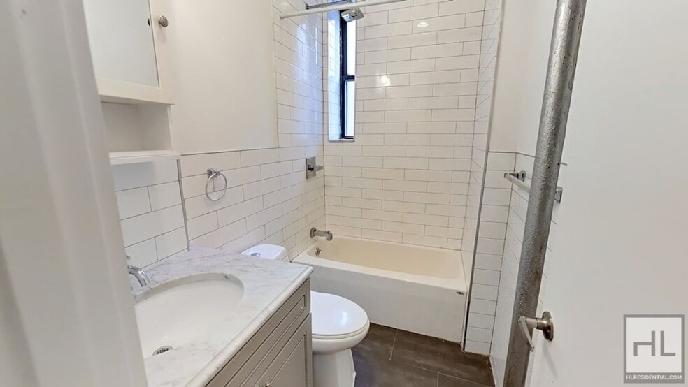 Building Photo - Crown Heights 2-Bed
