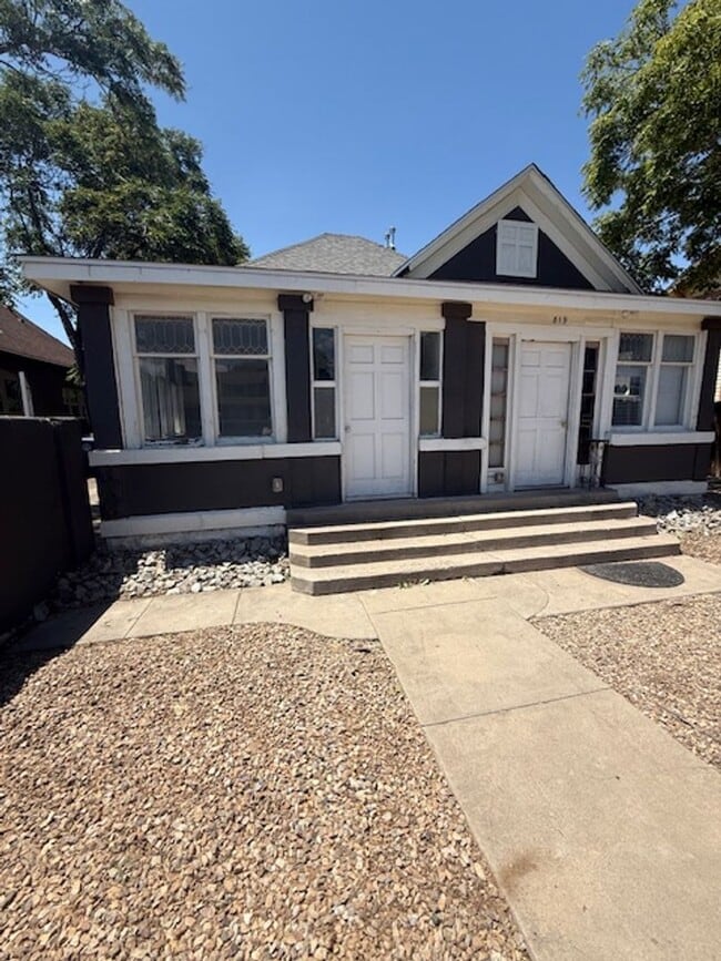 Primary Photo - Close to Downtown Beautiful 2 bed 1 bath