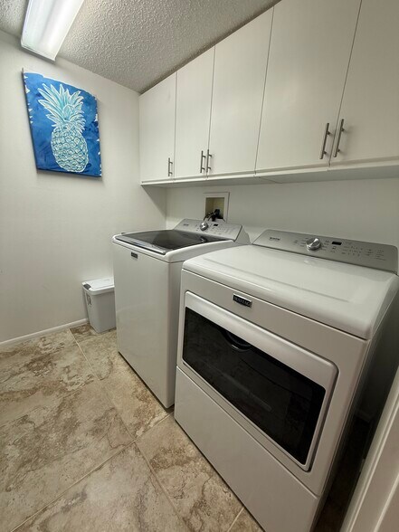 Maytag Washer Dryer - 4530 Pinebrook Cir