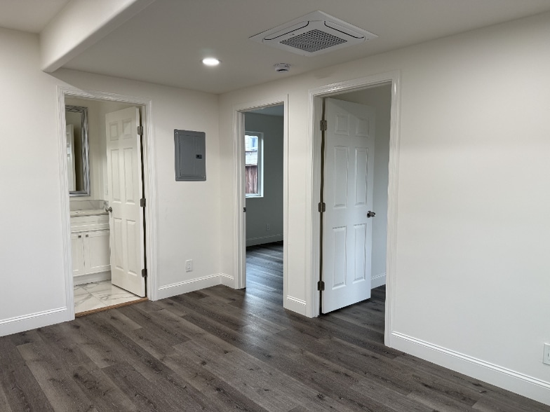 Building Photo - 1068 Billings Blvd