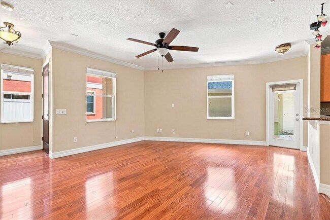 Building Photo - 2403 S Shine Ave