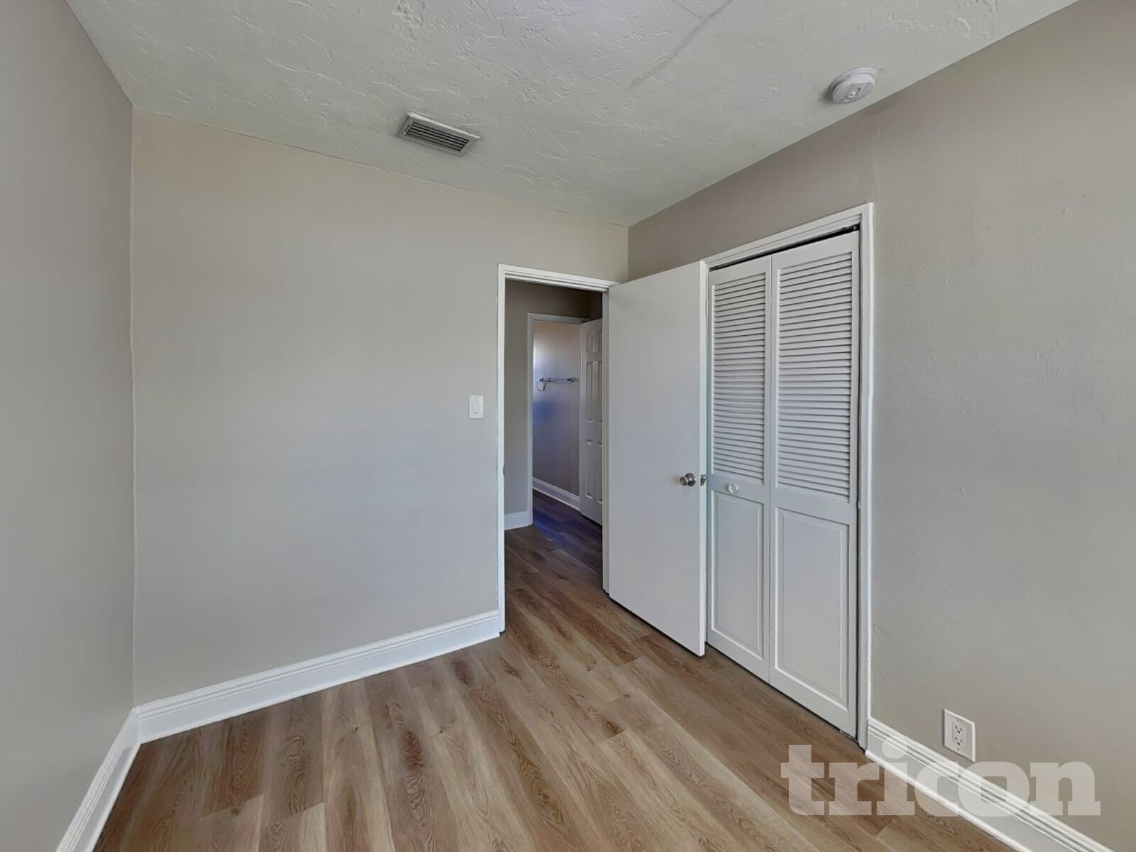 Building Photo - 3909 W Wallace Ave