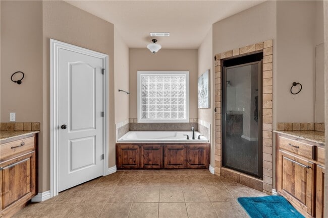 Building Photo - 2265 N Covington Park Blvd