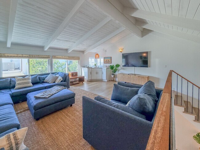 Building Photo - 4954 Dolphin Way