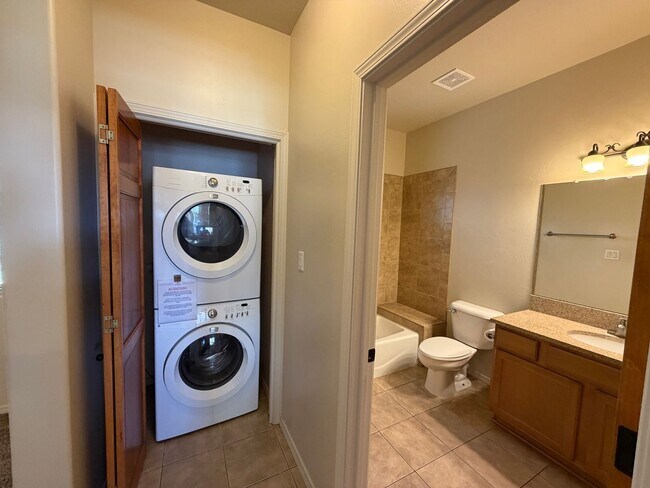 Building Photo - 605 Benicia Ln