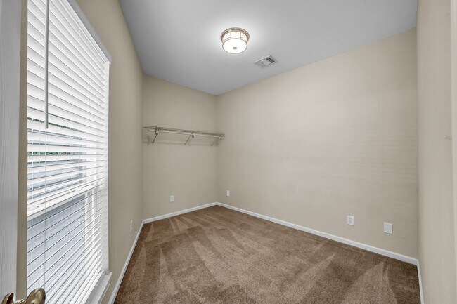 Building Photo - 16818 W Alderson