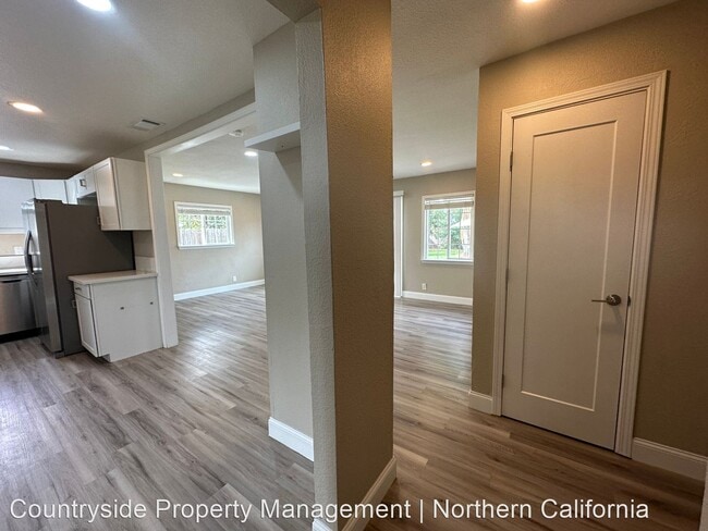 Building Photo - 3 br, 2 bath House - 2201 Eicher Ave