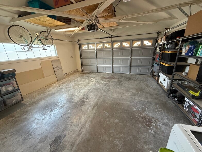 Building Photo - 7700 Alcove Ave