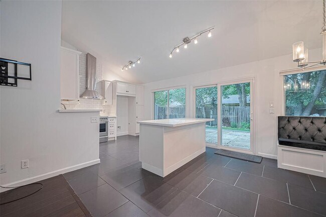 Building Photo - 3407 Hillstone Dr