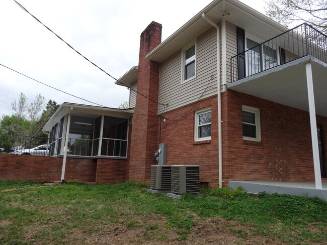 Building Photo - 5773 Gumtree Rd