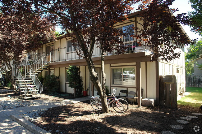 Building Photo - Birch Tree Apartments