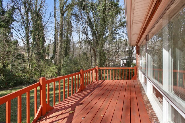 Building Photo - Price Improvement!!!! CLOSE TO SPELMAN, CL...