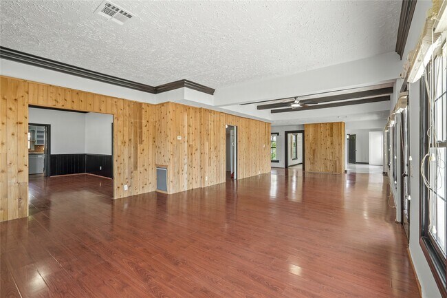 Building Photo - 30318 2nd St