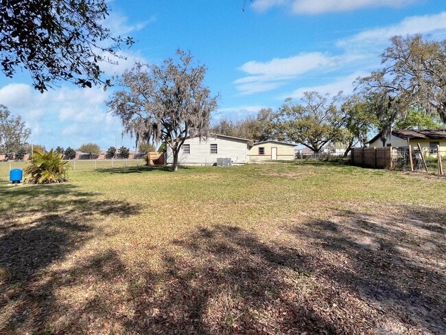 Building Photo - Spacious 3-Bedroom, 2-Bathroom in Winter Haven