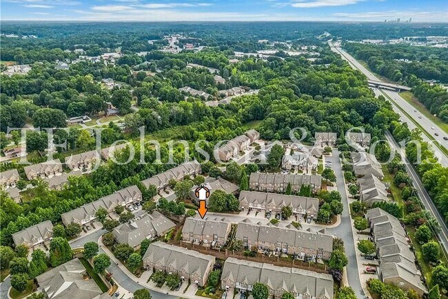 Building Photo - Beautiful 2 Bedroom Townhome with Bonus Room, Garage, and High End Finishes
