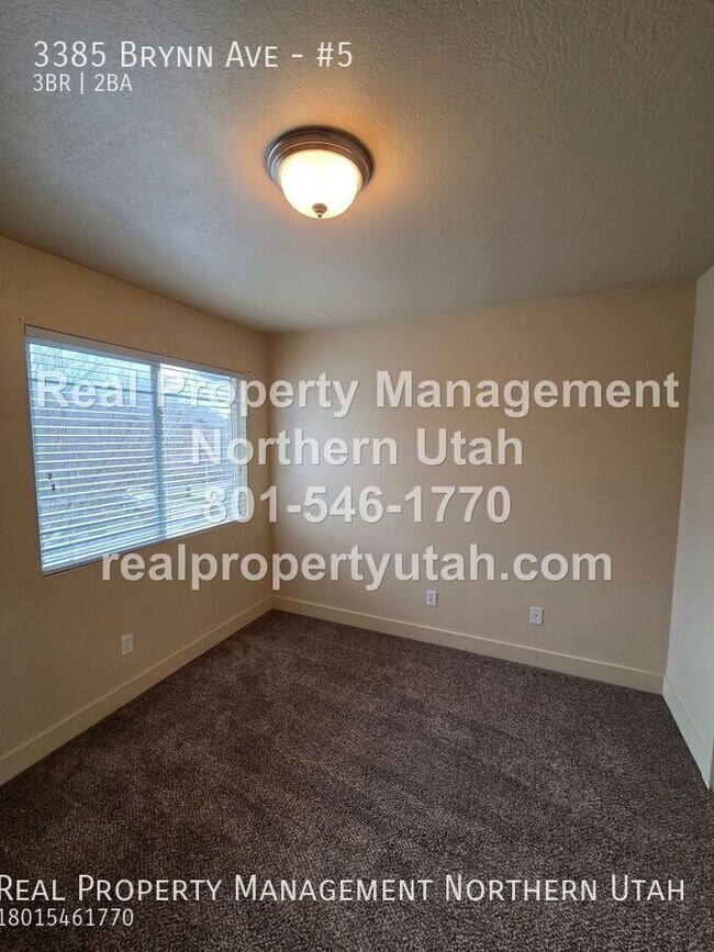 Building Photo - 3385 S Brynn Ave