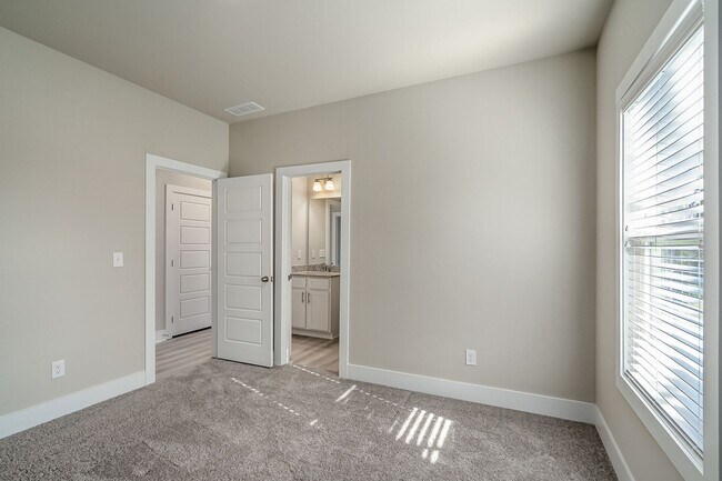 Building Photo - 216 Colima Ave