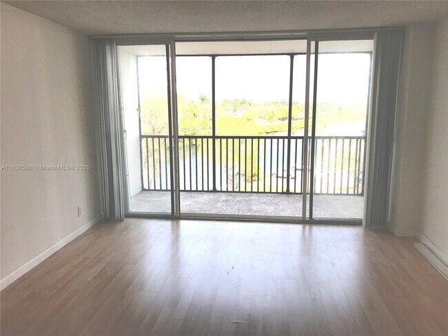 Building Photo - 3475 N Country Club Dr