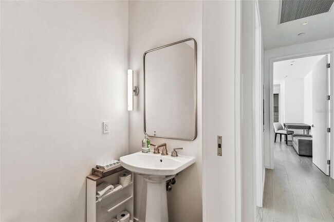 Building Photo - 1000 Water St