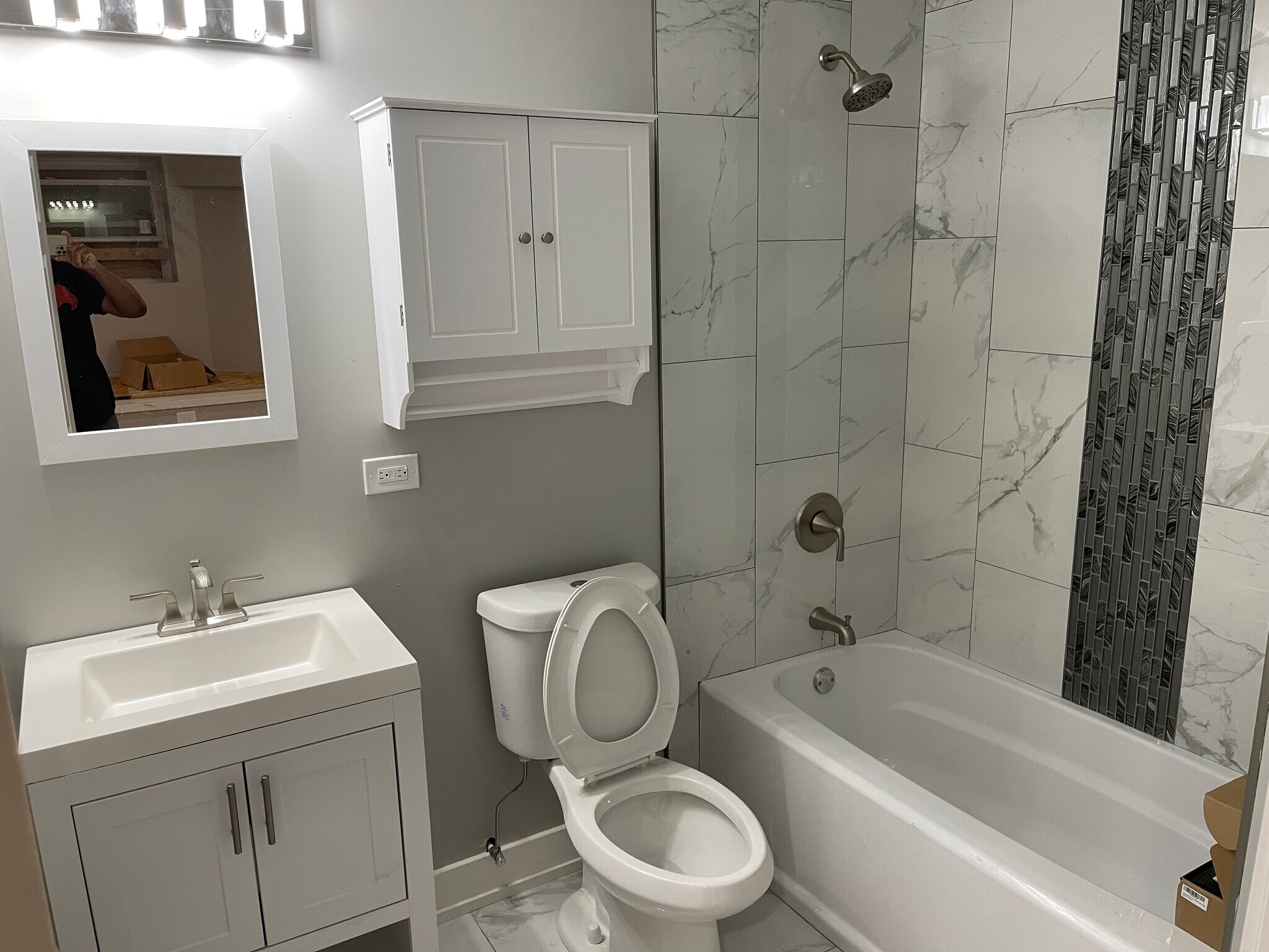 Bathrooms - 6420 S Saint Lawrence Ave