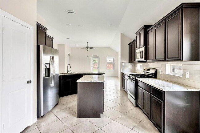 Building Photo - 1005 Fountain Grass Way