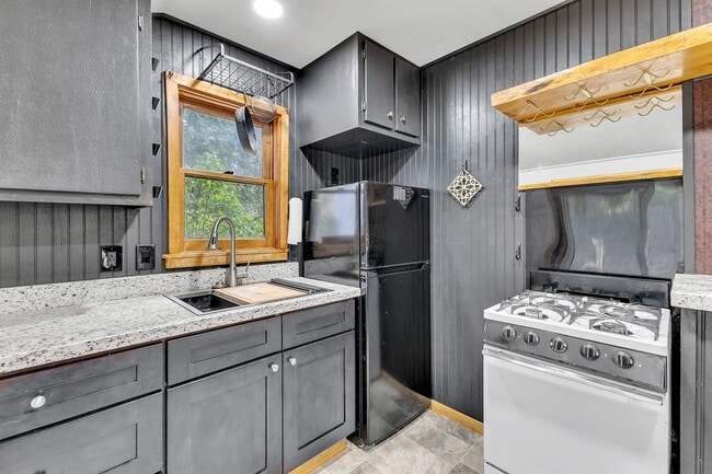 Building Photo - 54105 S Circle Dr