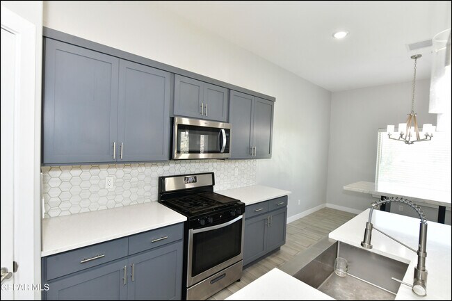 Building Photo - 205 Anglesy Pl