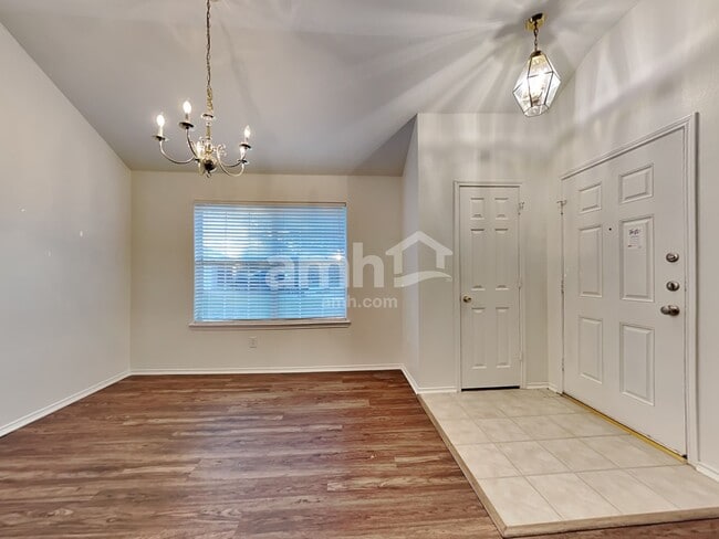 Building Photo - 1305 Hennessey Ct
