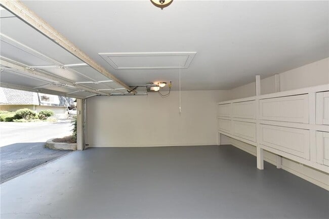 Building Photo - 5115 Chemin De Vie NE