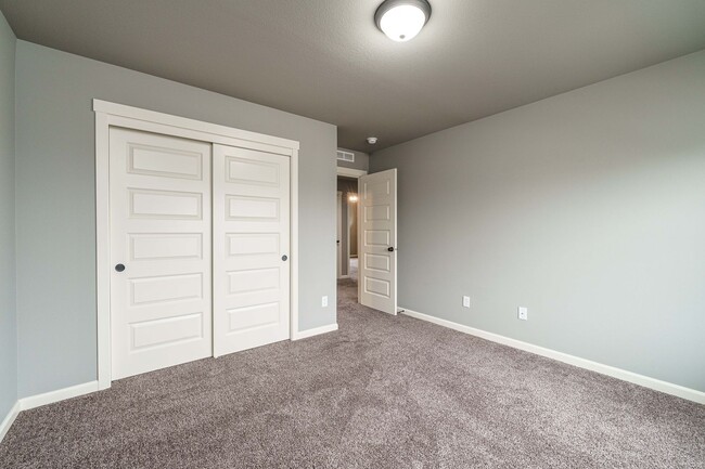 Building Photo - Stunning Salmon Creek Gem for Rent! - 3 Be...