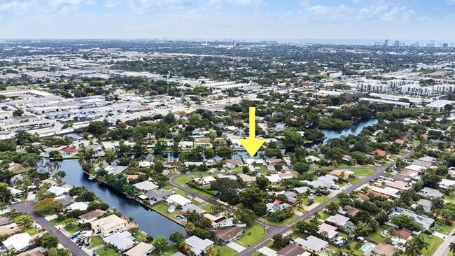 Building Photo - 121 Almar Dr