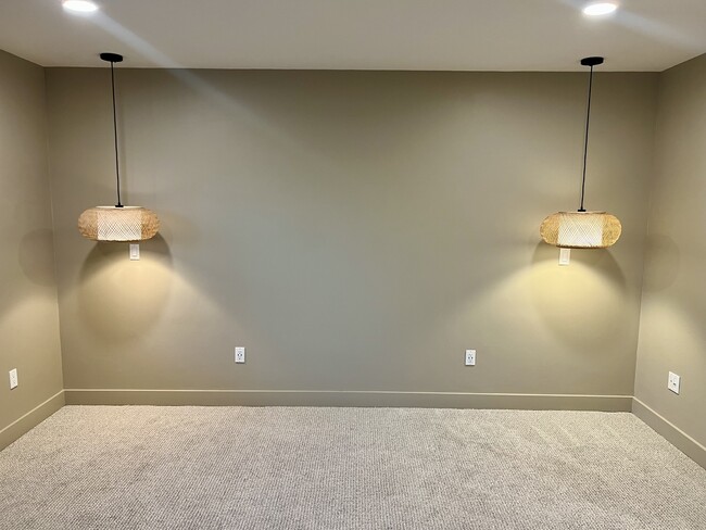 Building Photo - 753 Oak St