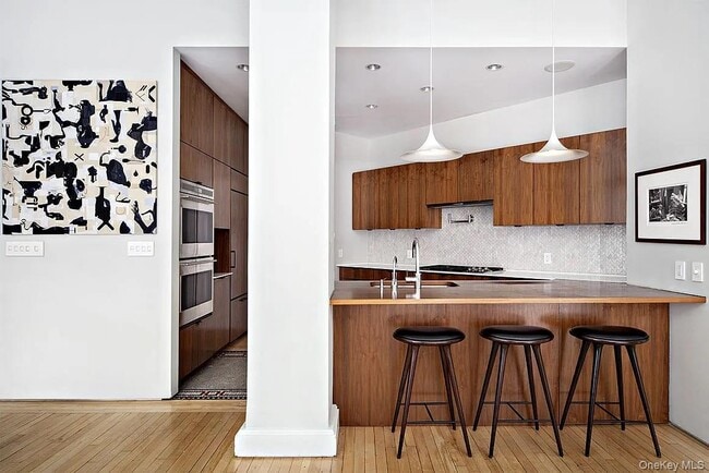 Building Photo - 366 Broadway