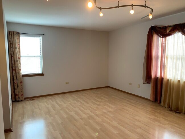 Building Photo - 538 Lasalle Ct