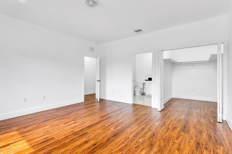 Building Photo - 785 SW 7th Ave