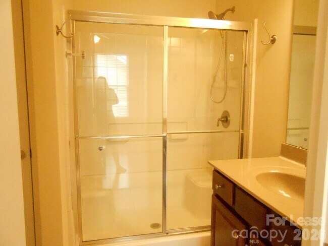 Building Photo - 115 Leyton Loop