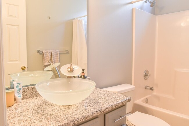 Building Photo - 1670 Sedgefield Dr