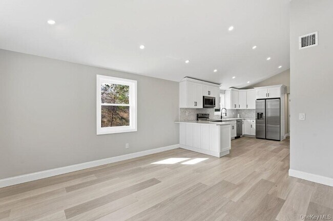 Building Photo - 452 Montauk Hwy