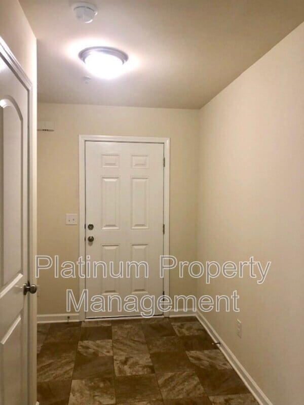Building Photo - 2048 Reavis Bluff