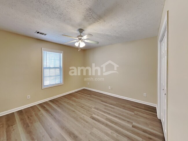 Building Photo - 7102 Independence Dr