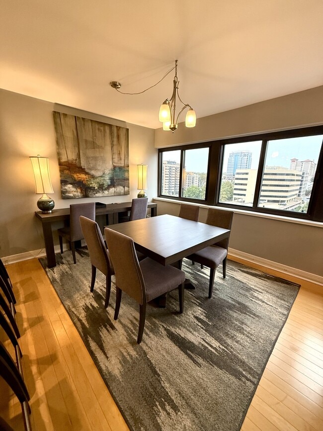 Building Photo - 803 W 48th St