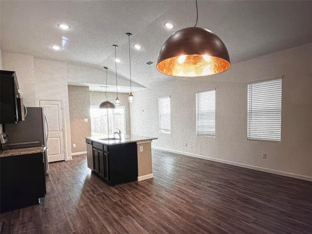 Building Photo - 6841 Bonanza Way