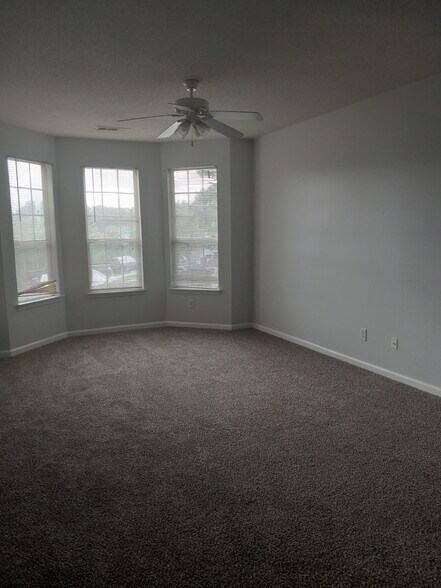 Building Photo - 7602 Creekside Ln