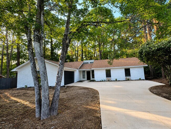 Building Photo - 723 Prestwick Dr