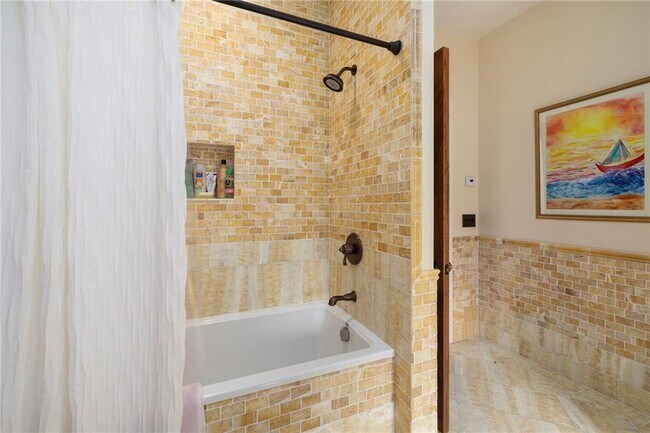 Building Photo - 60 Old Beach Rd